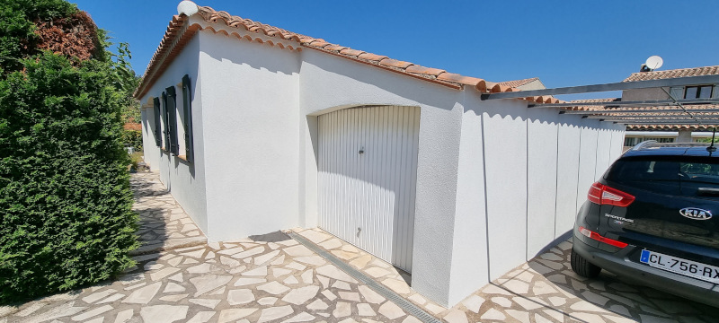 Application d’un enduit souple composé de résine sur la façade d'une maison - Amaury Façade